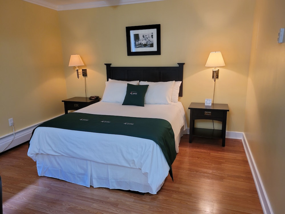 Grenfell Heritage Hotel & Suites 7/30
