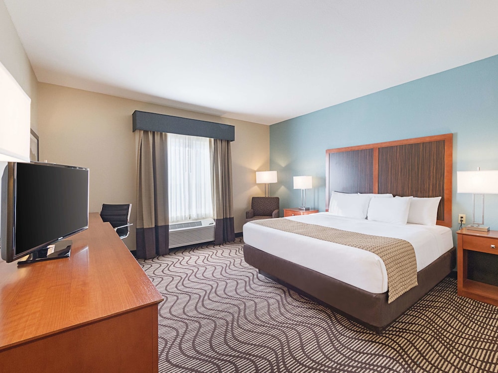 La Quinta Inn & Suites Mathis 5/27