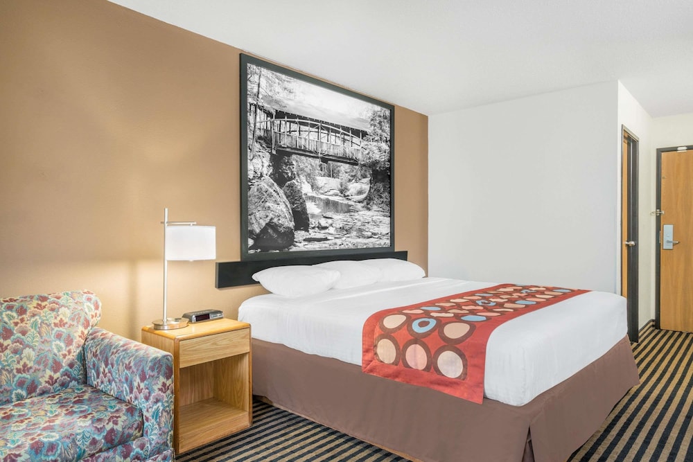 Super 8 by Wyndham Wausau 23/55