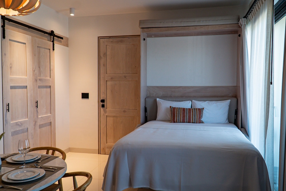 2 BEDROOMS, RESIDENCE