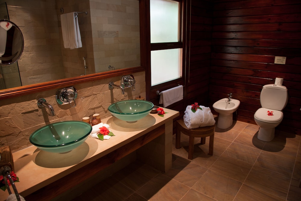 Cerf Island Resort 50/50