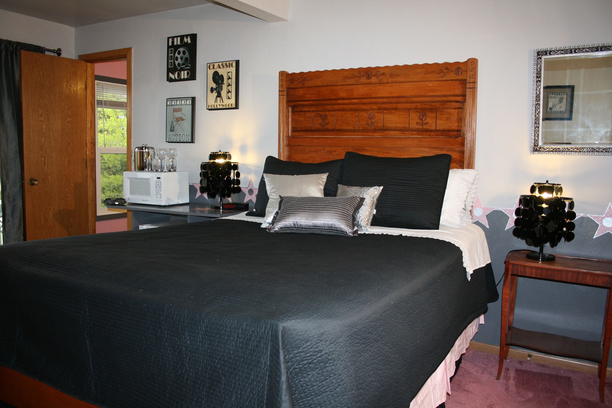 Hollywood, Queen Bed