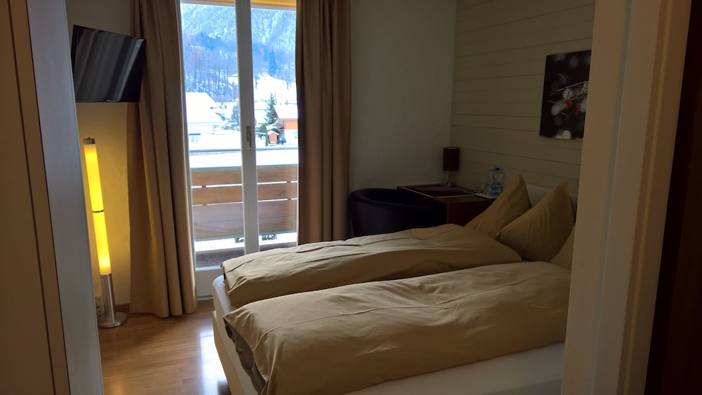Economy, Double Bed, Mountain View