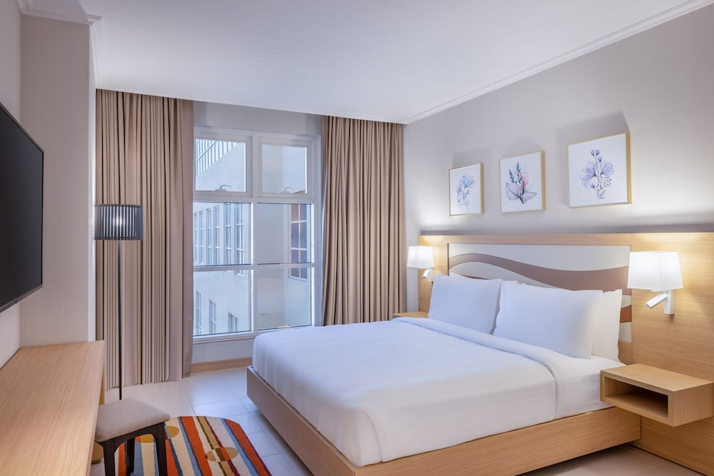 3 Bedrooms, Suite