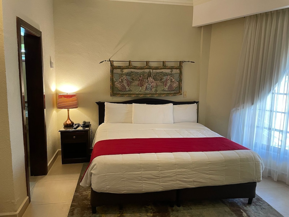 Aparthotel La Cordillera 30/68