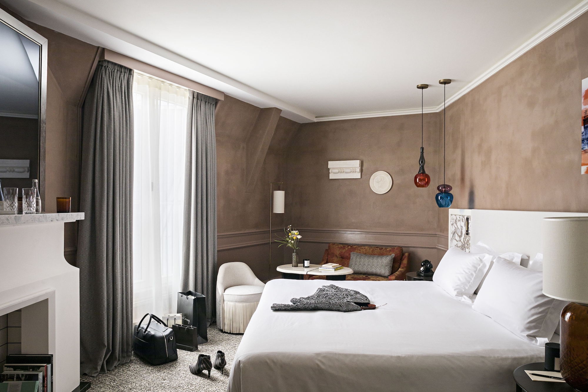 PREMIUM, LUXURY, QUEEN BED, STREET OR COURTYARD VIEW