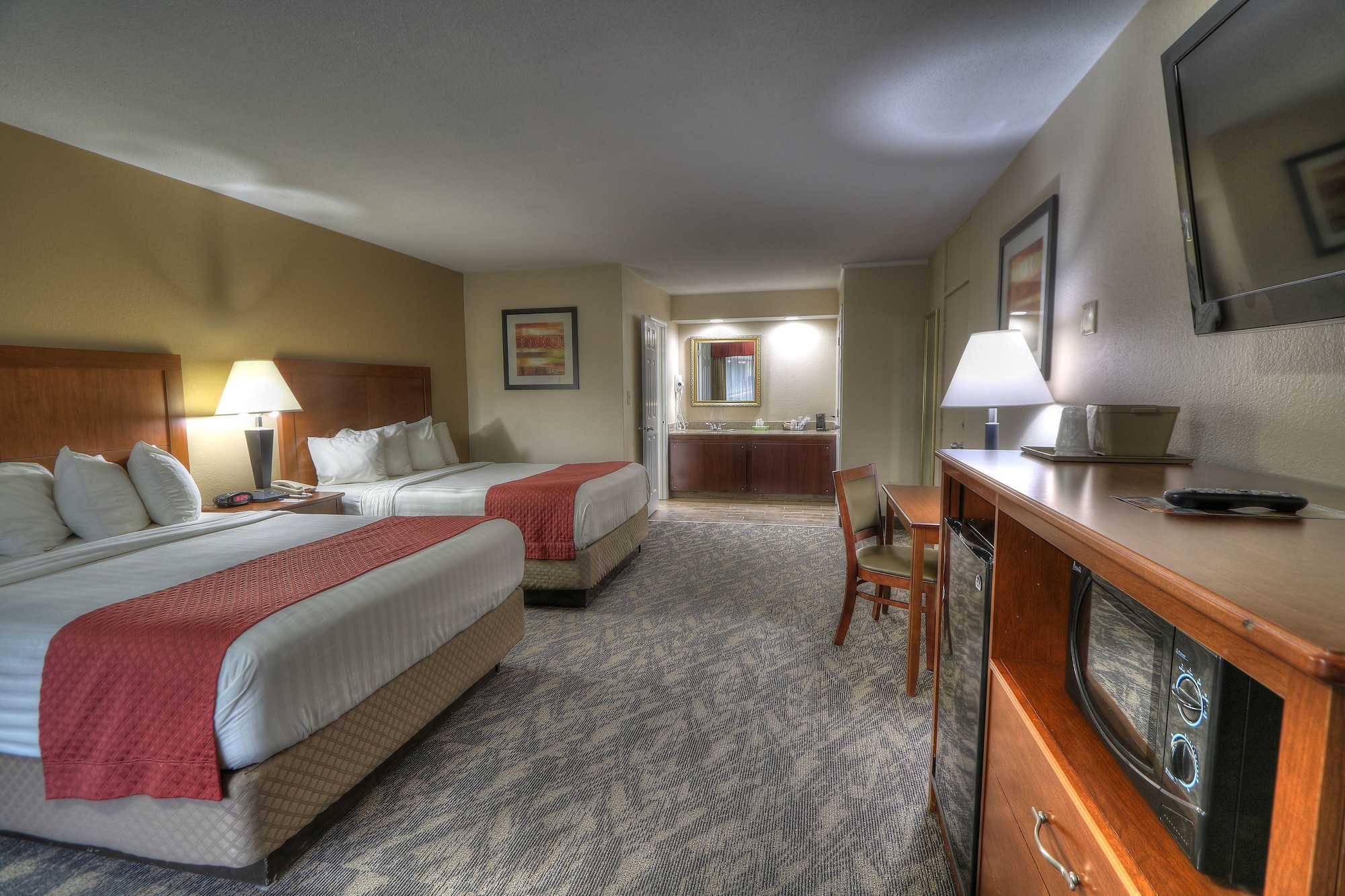 STANDARD, 2 QUEEN BEDS