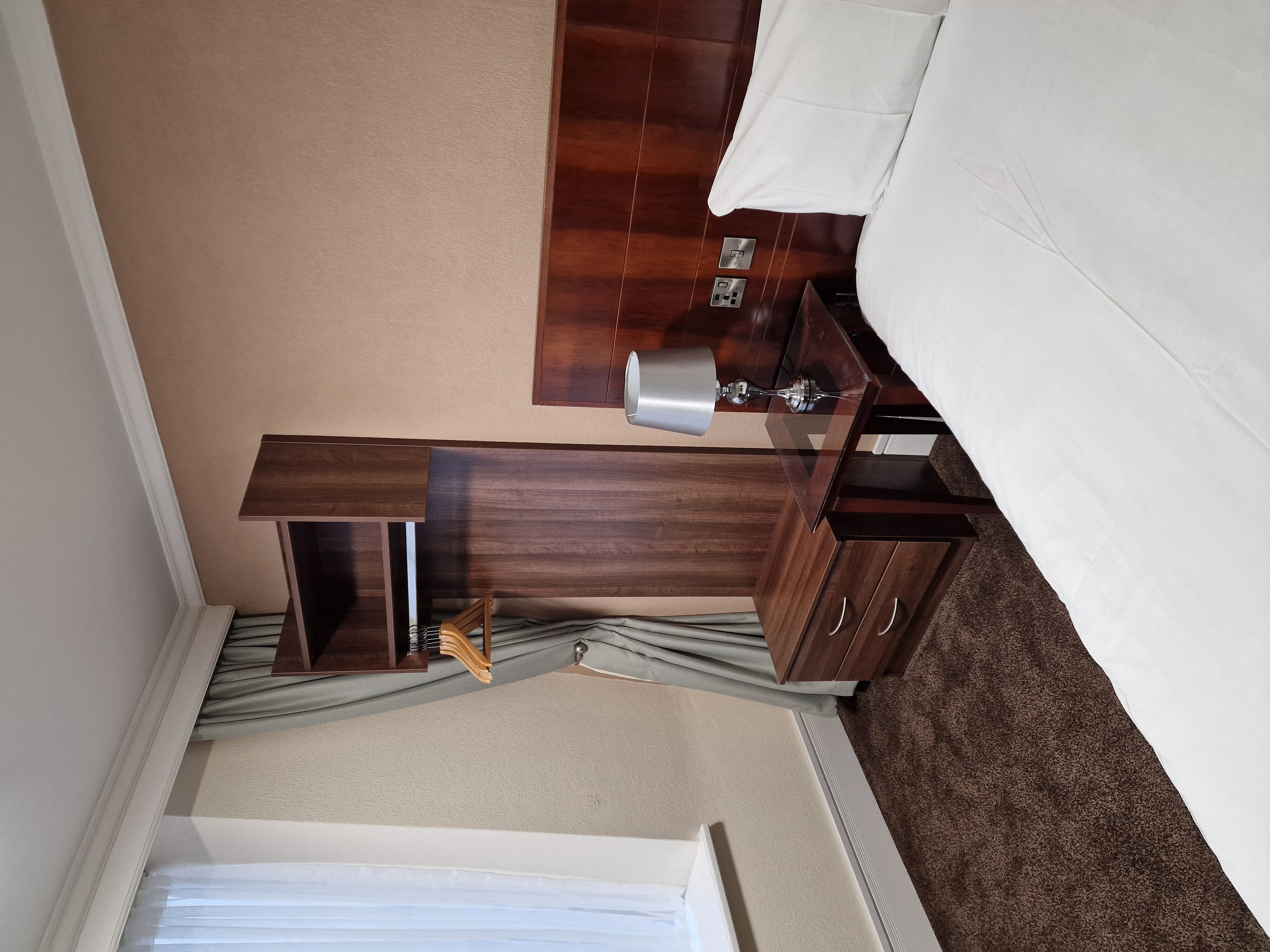ROOM, DOUBLE BED