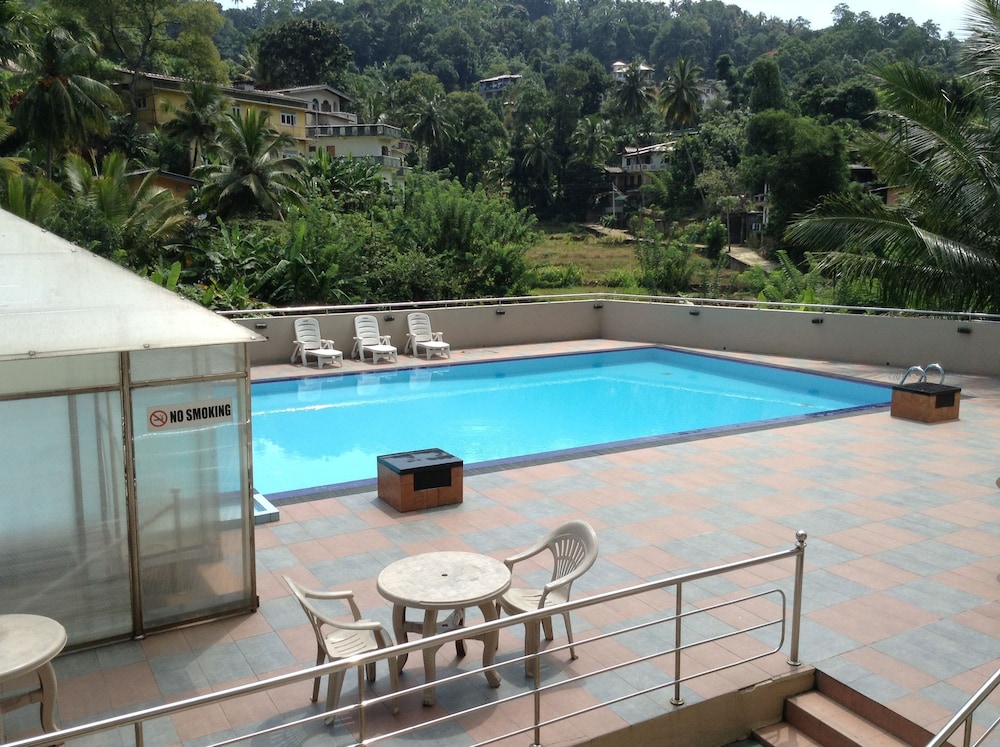 Devon Hotel 22/24