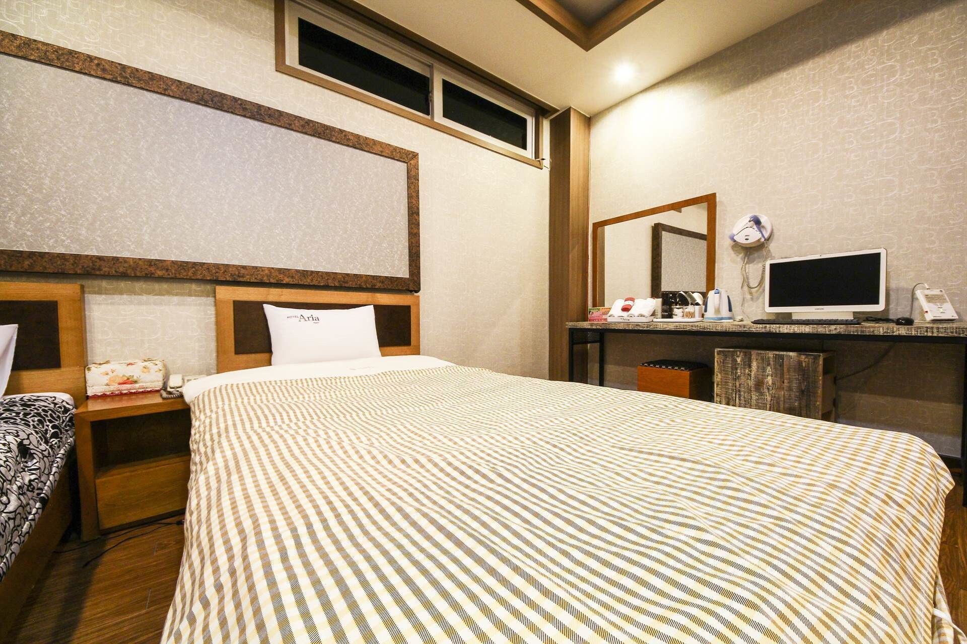 DELUXE, TWIN BEDS