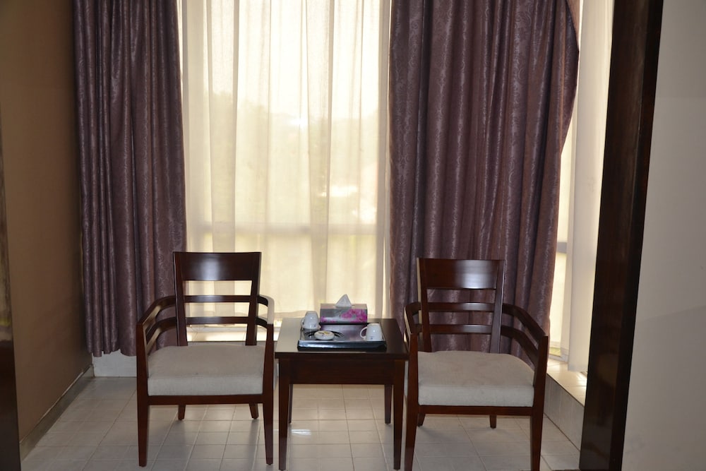 Kololo Courts Hotel & Restaurant 24/40
