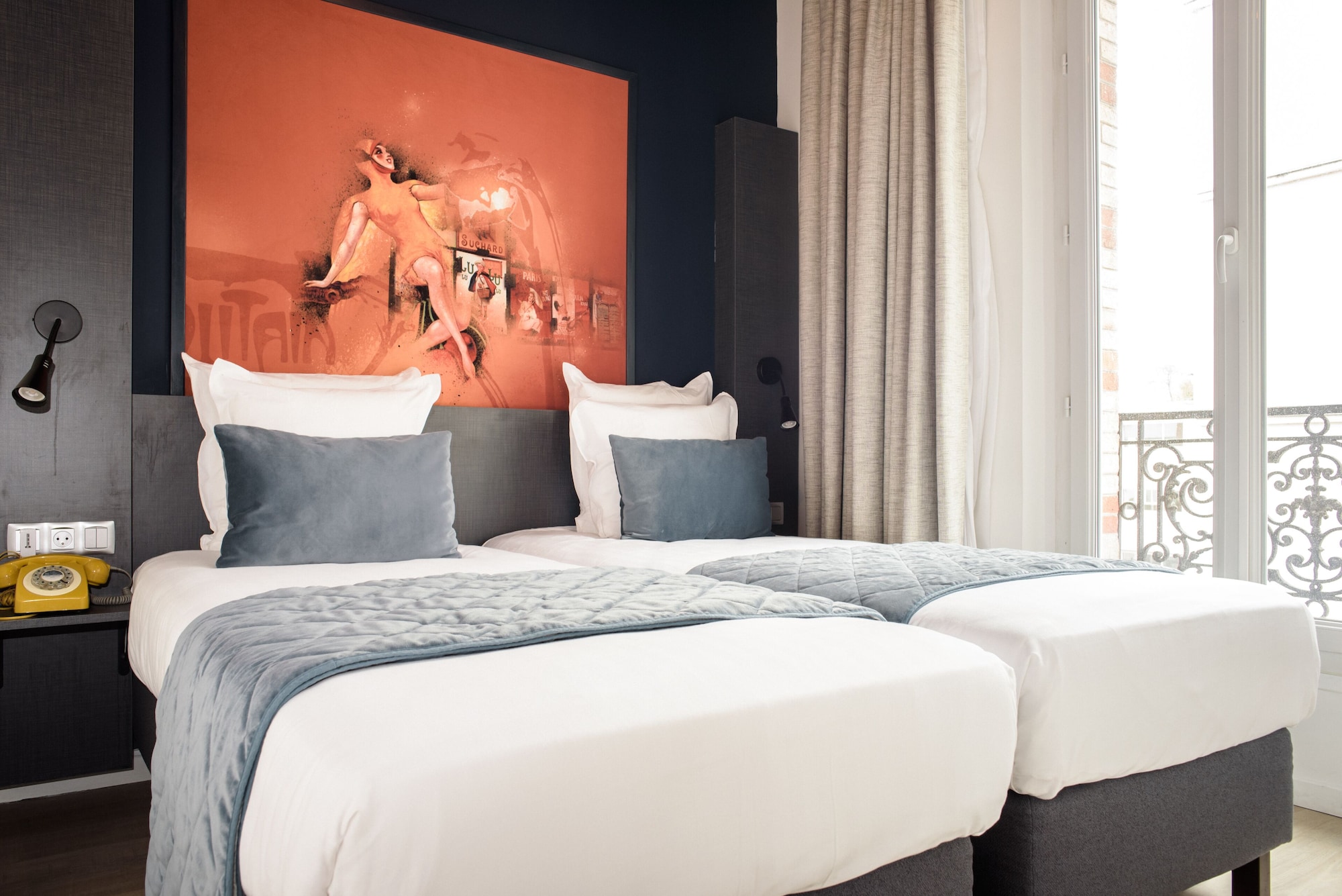 ROOM, SINGLE