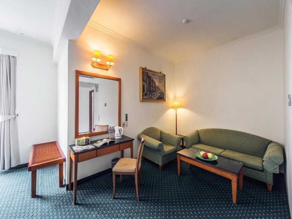 Travel Road Hotel 26/37