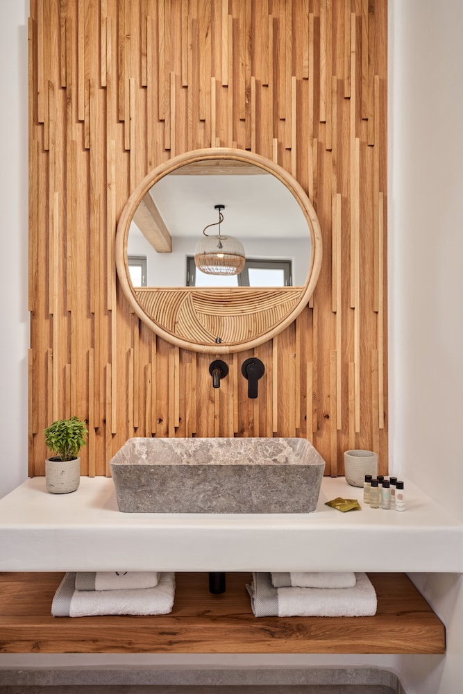 Ionic Suites 3/50