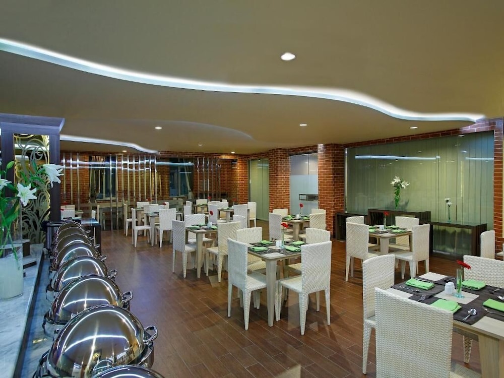 Santika Depok 39/51