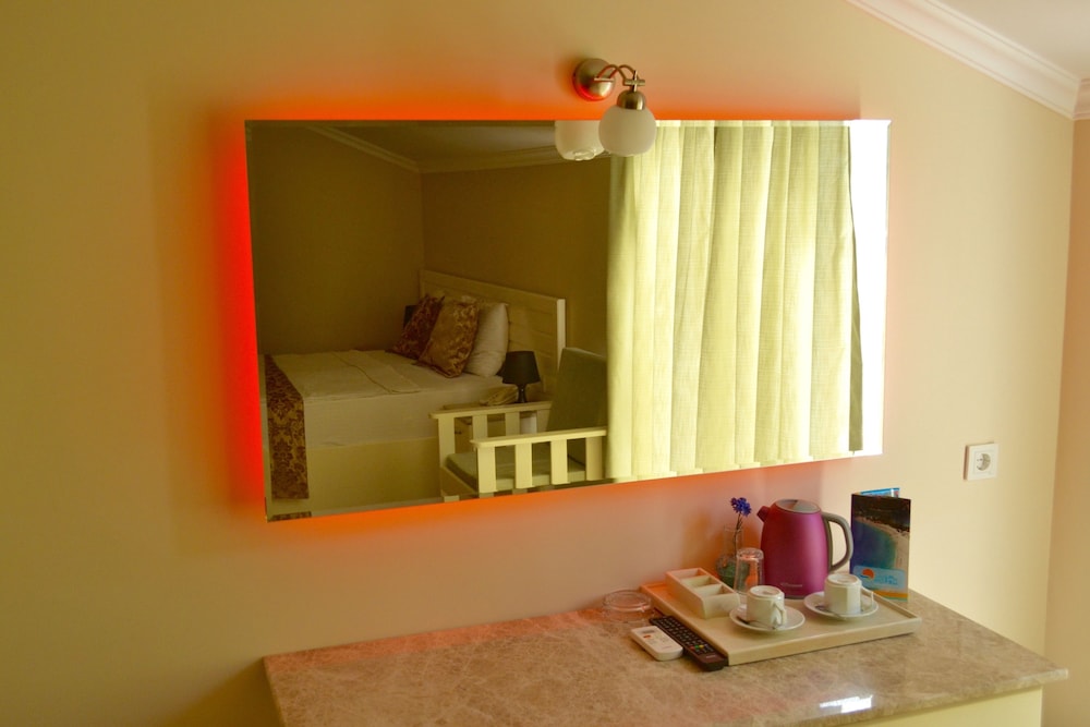 UNSAL HOTEL 38/45