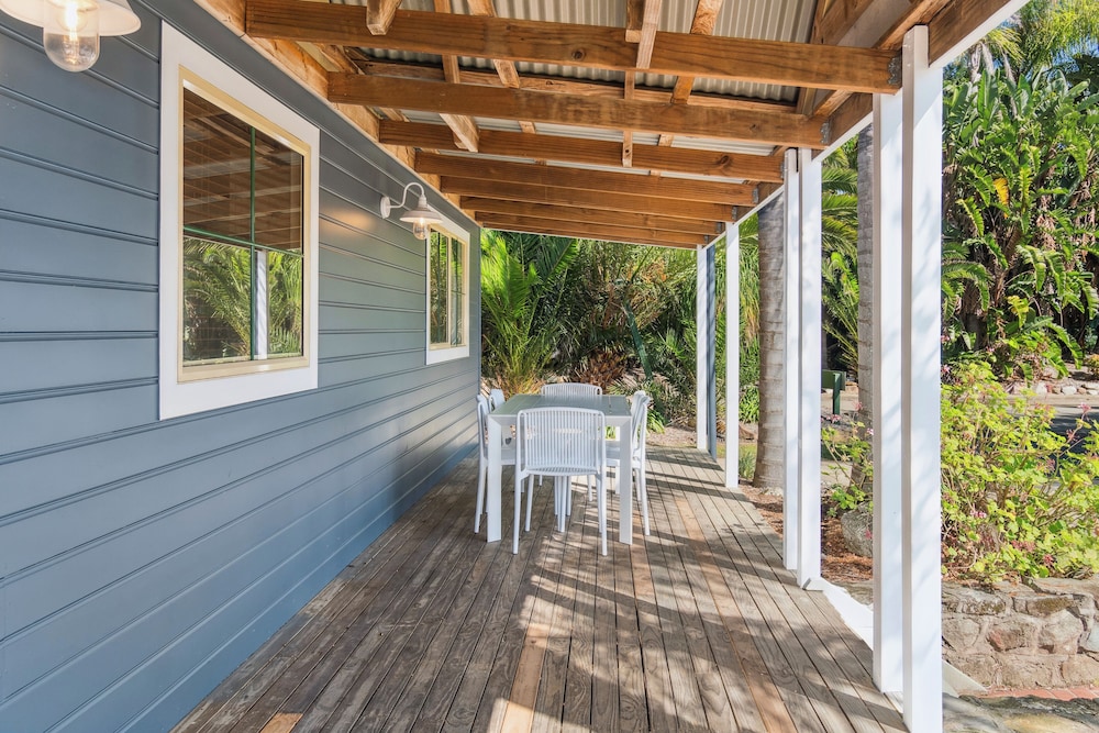 Coachhouse Marina Resort 5/50