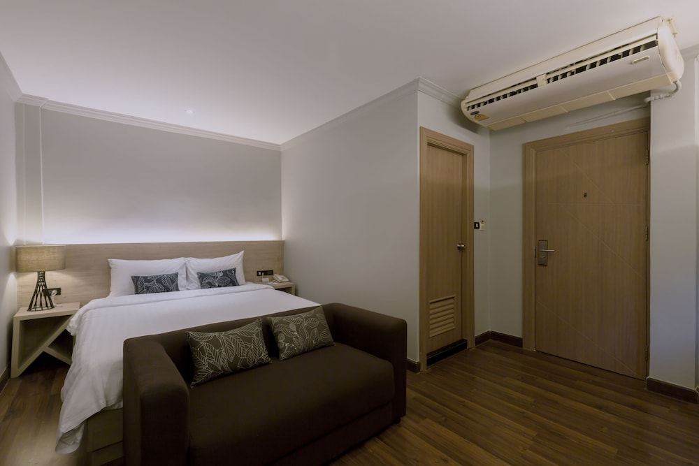 Maxim S Inn 34/64