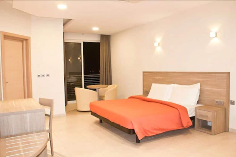 3 BEDROOMS, APARTMENT