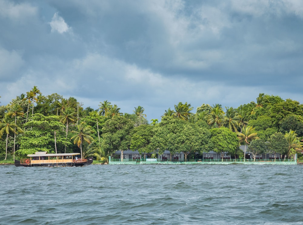 Illikkalam Lakeside Cottages 3/66