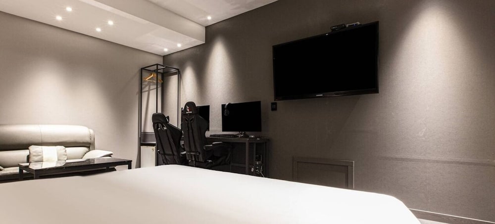 Suwon Station Myeongjak Hotel 45/57