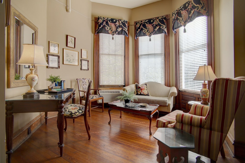 Forsyth Park Inn 20/50