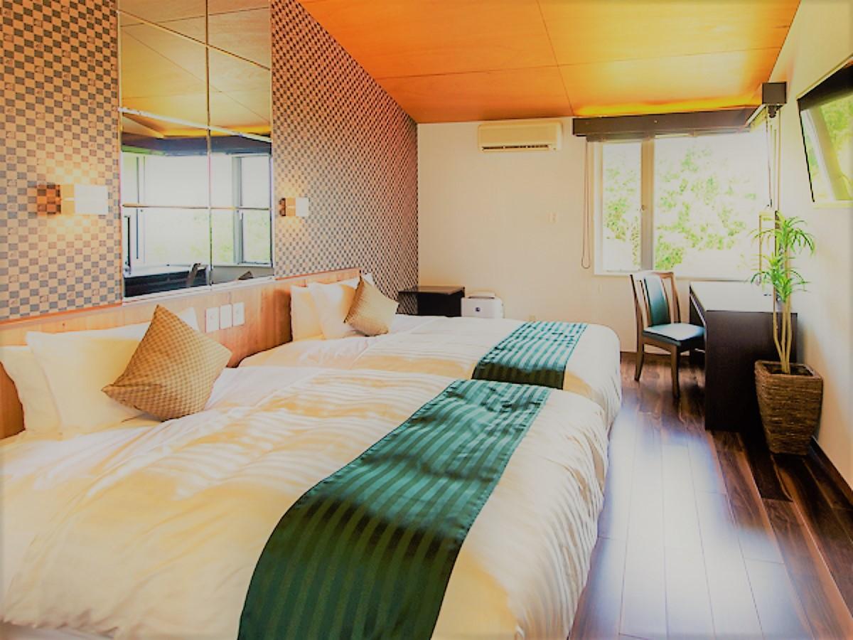 Hollywood, Classic, Twin Beds, Scenic View, Main Building, Smoking