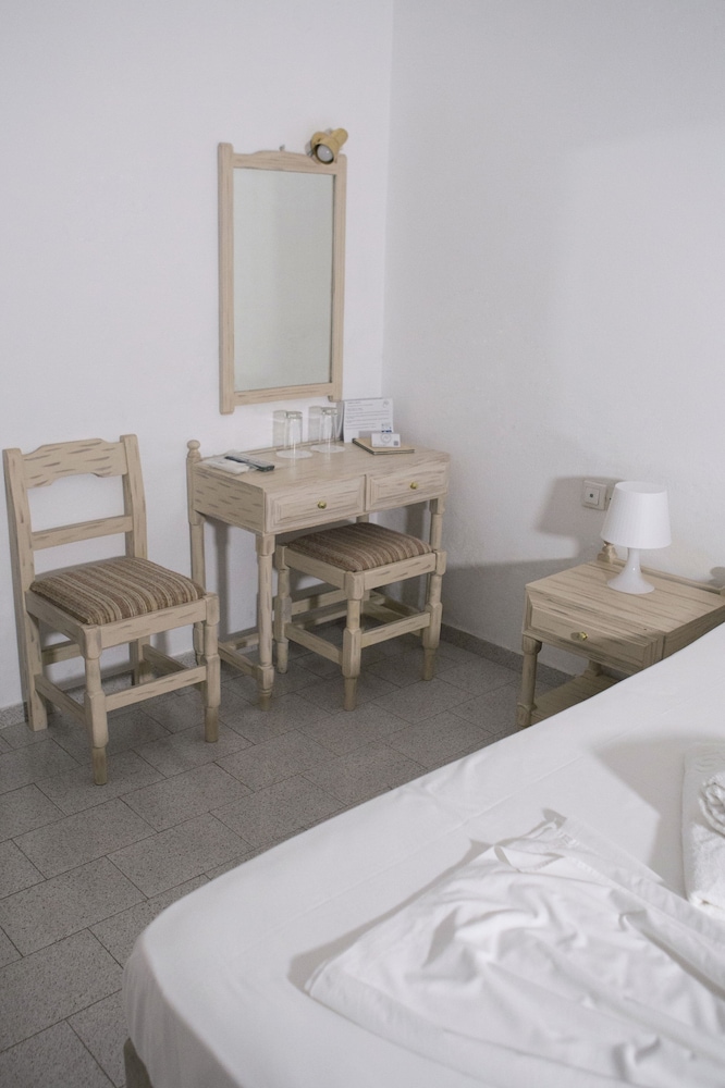 Kastro Hotel 78/100