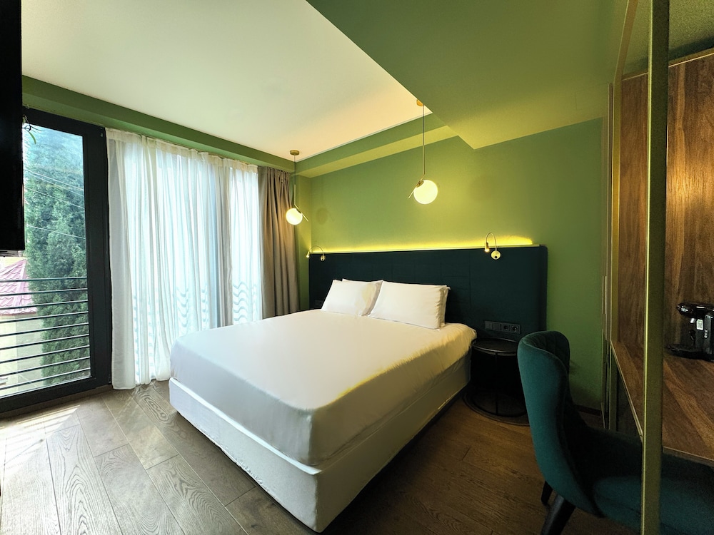 SUPERIOR, DOUBLE BED, CITY VIEW