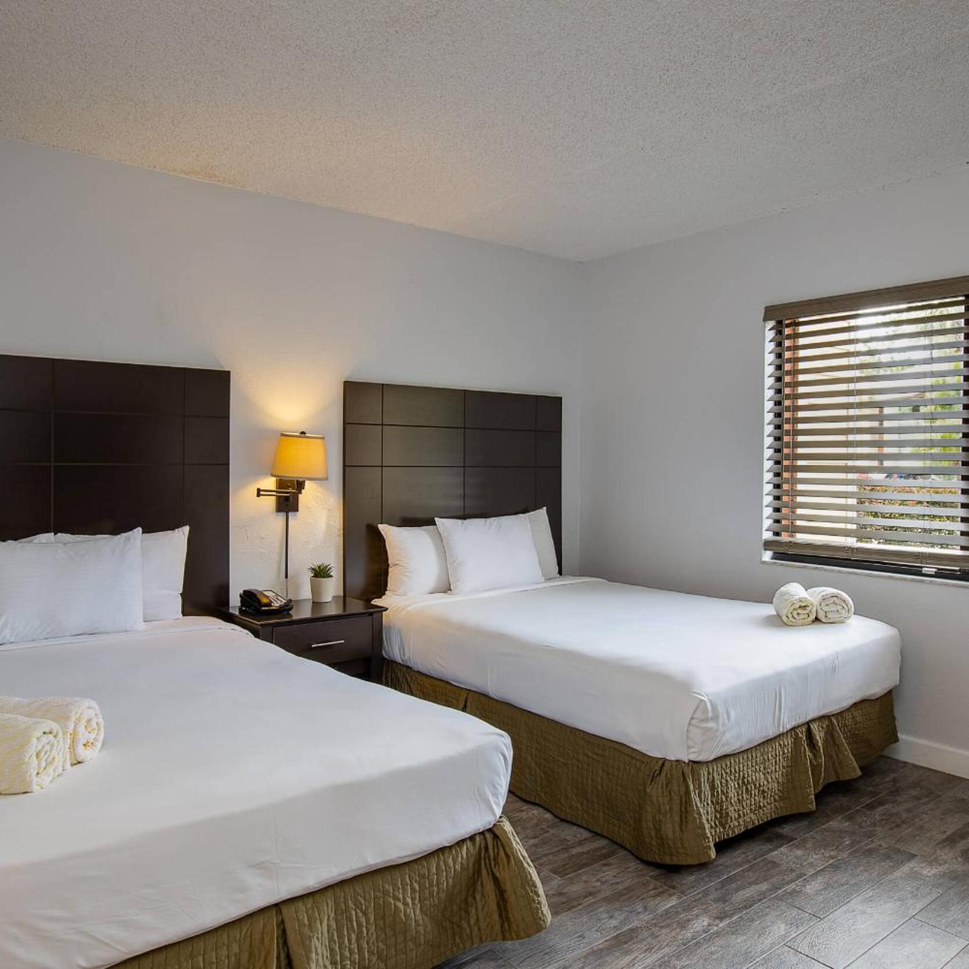 2 Bedrooms, Suite, King Bed, at the Oaks