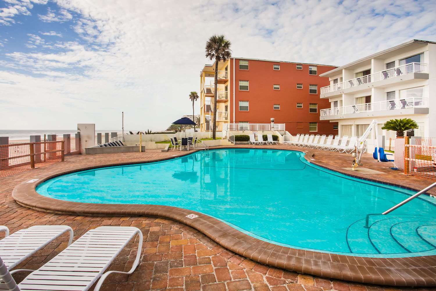 Arya Blu Inn and Suites (Ex Days Inn Ormond Beach Mainsail Oceanfront) 41/43