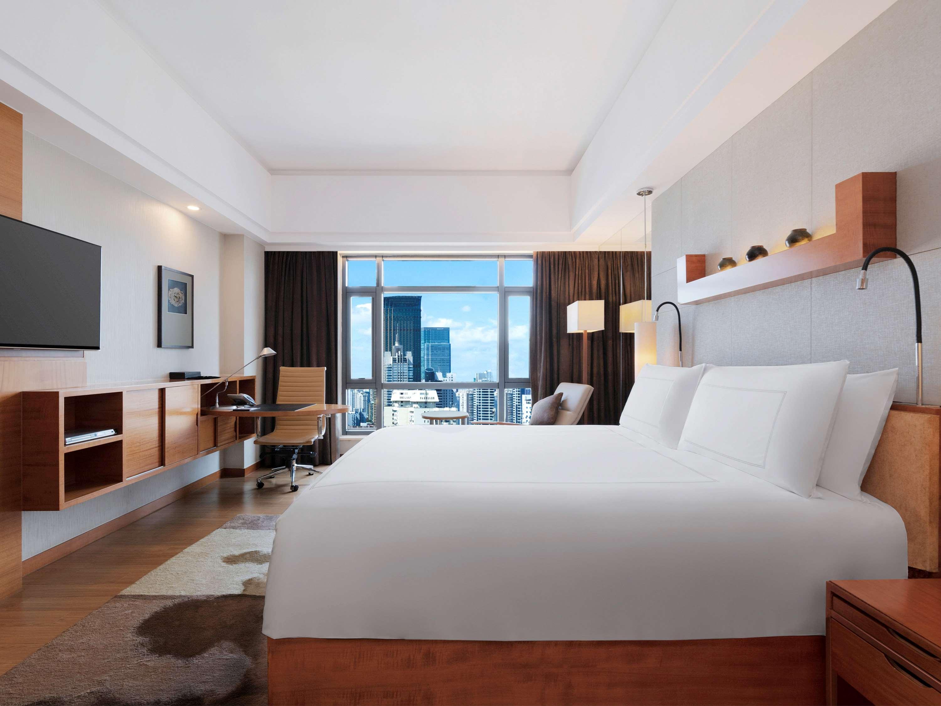 Swiss, Executive, King Bed