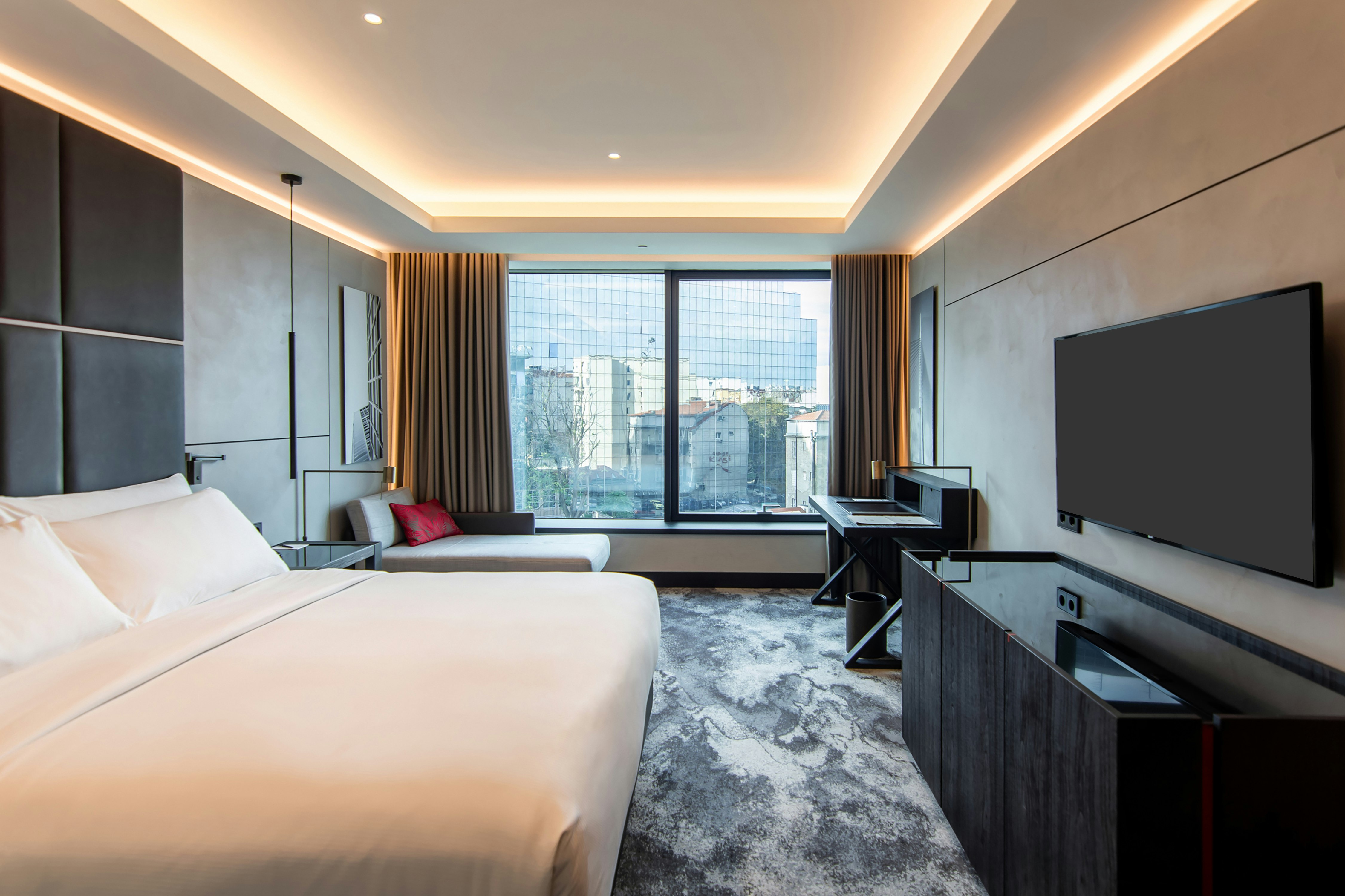 EXECUTIVE, KING BED