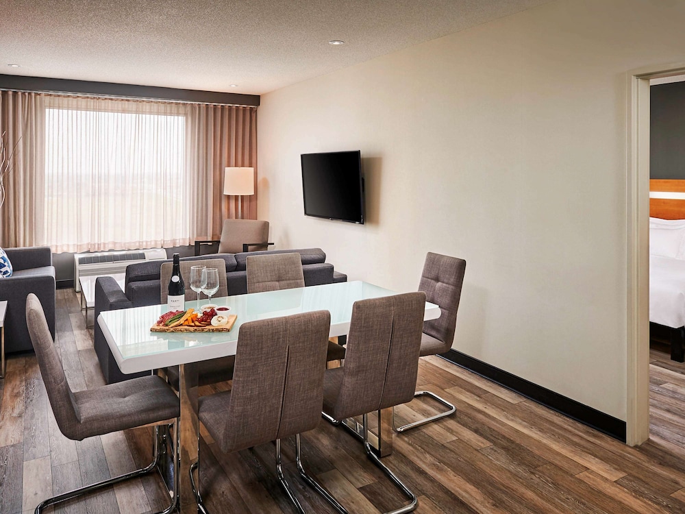 Novotel Toronto Vaughan 54/65