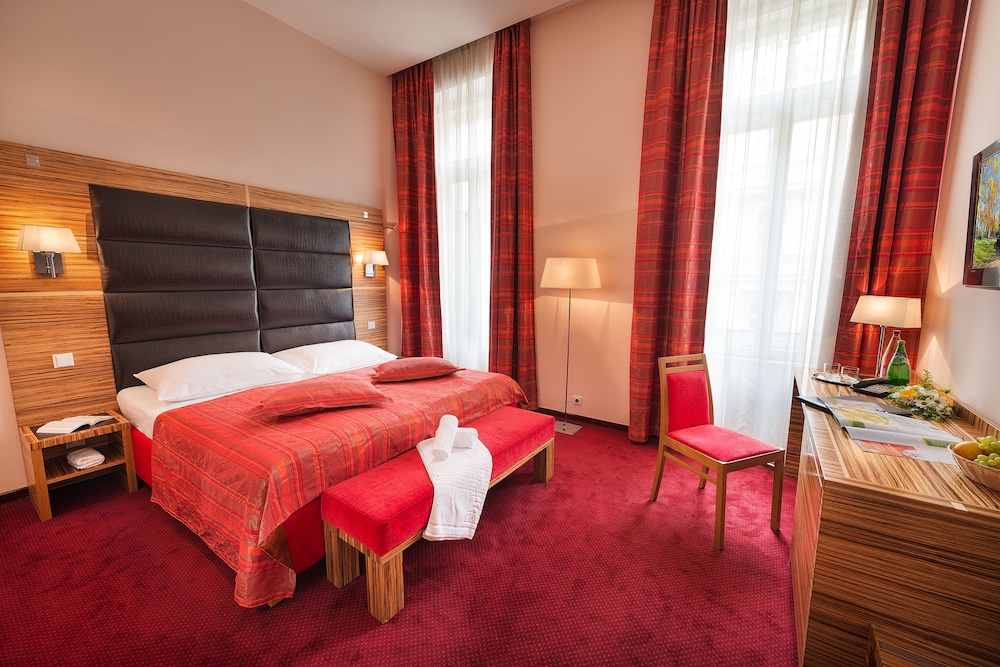 EA HOTEL SONATA 16/59