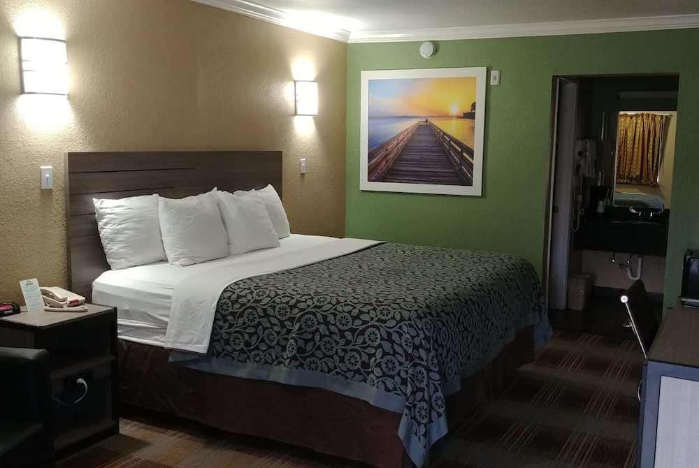 Days Inn by Wyndham Houston East 10/29