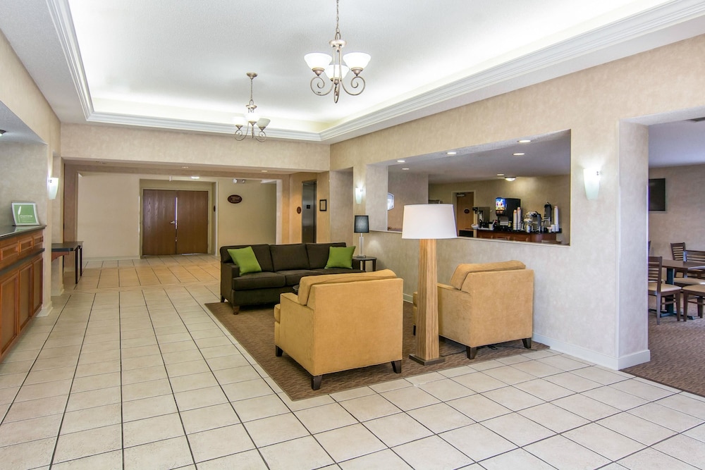 Spark by Hilton Fredericksburg Southpoint 11/38