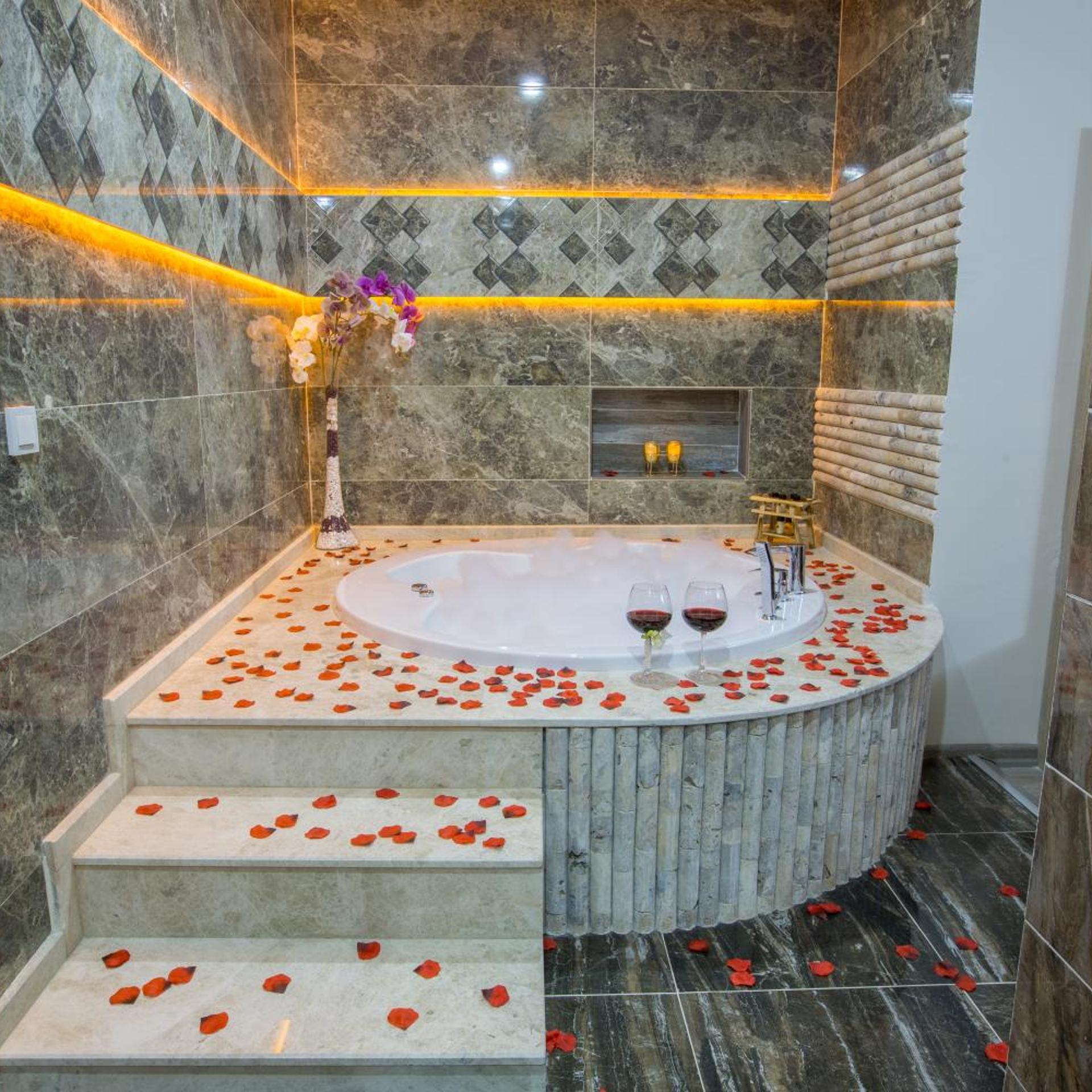 جناح بجاكوزي، Elanis Suites 6/6