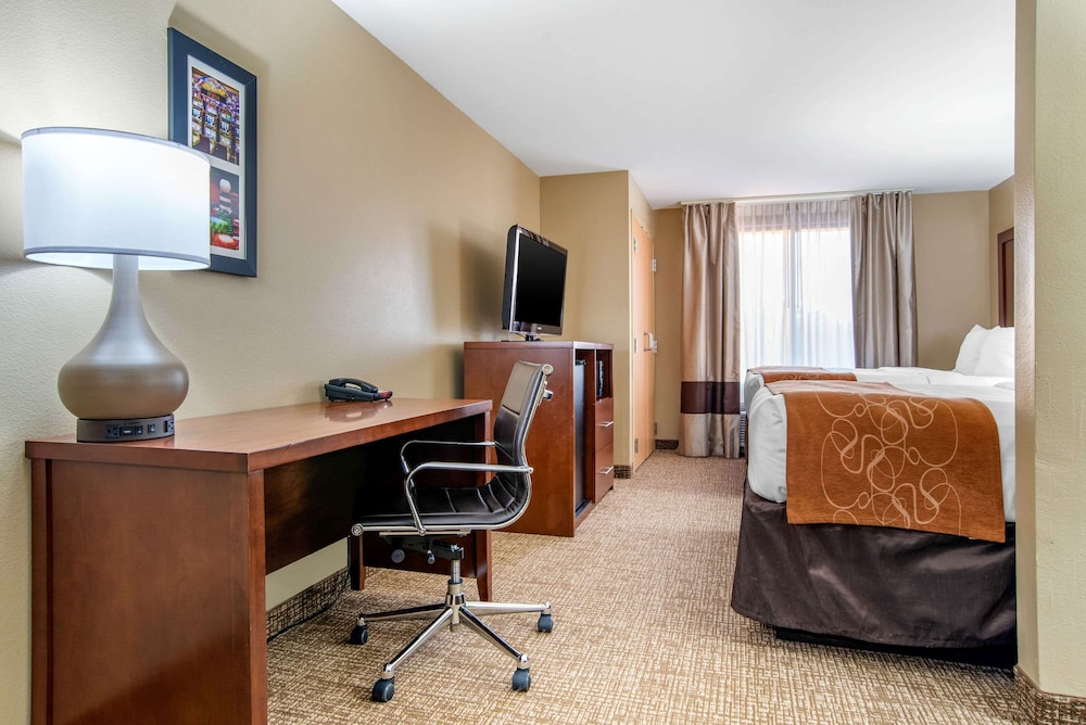 Comfort Suites Gulfport Central, MS 40/49