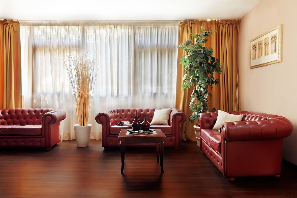 C Hotels Club House 24/38