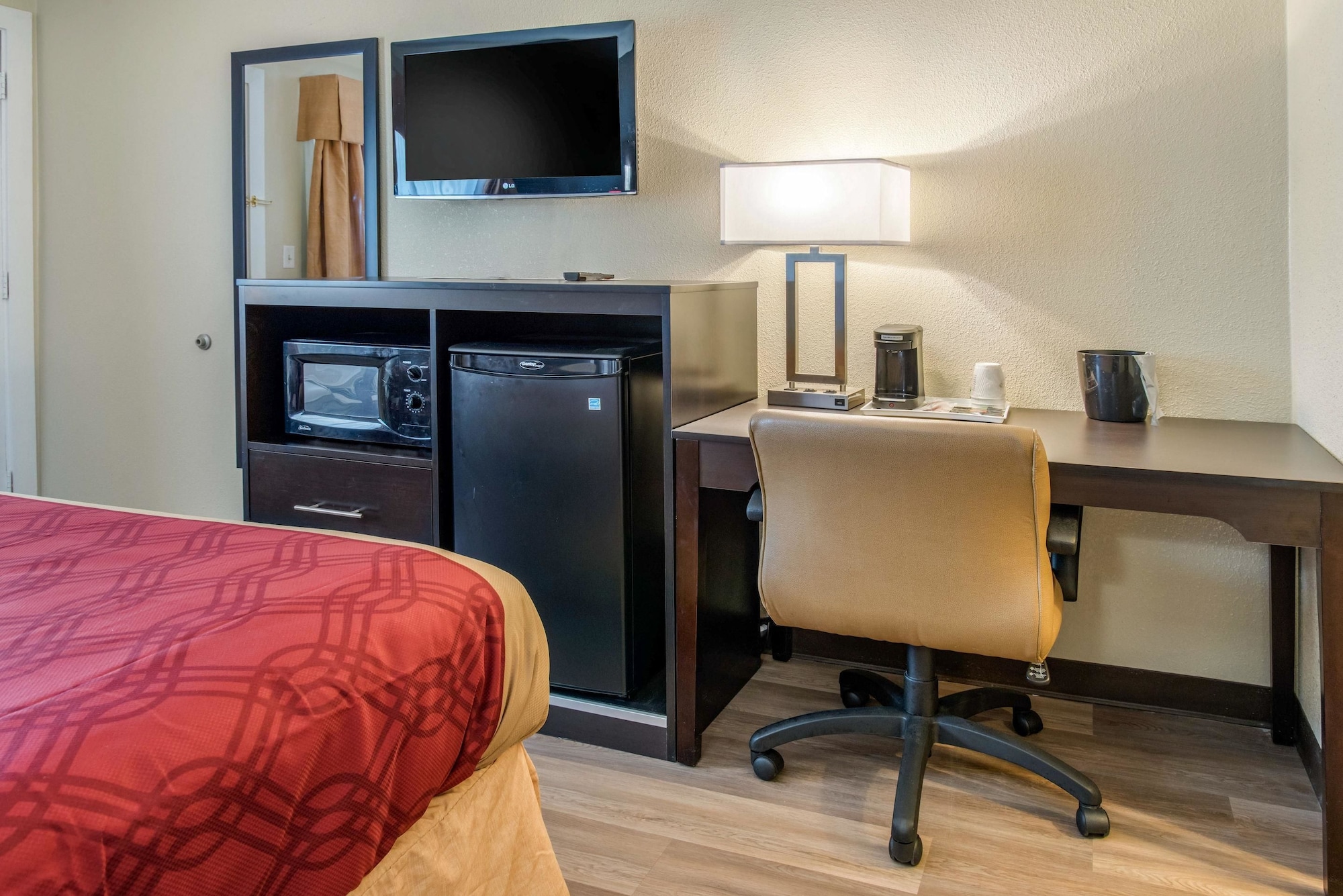 غرفة قياسية بسرير كينج، Econo Lodge Freeport - Brunswick Area 7/10
