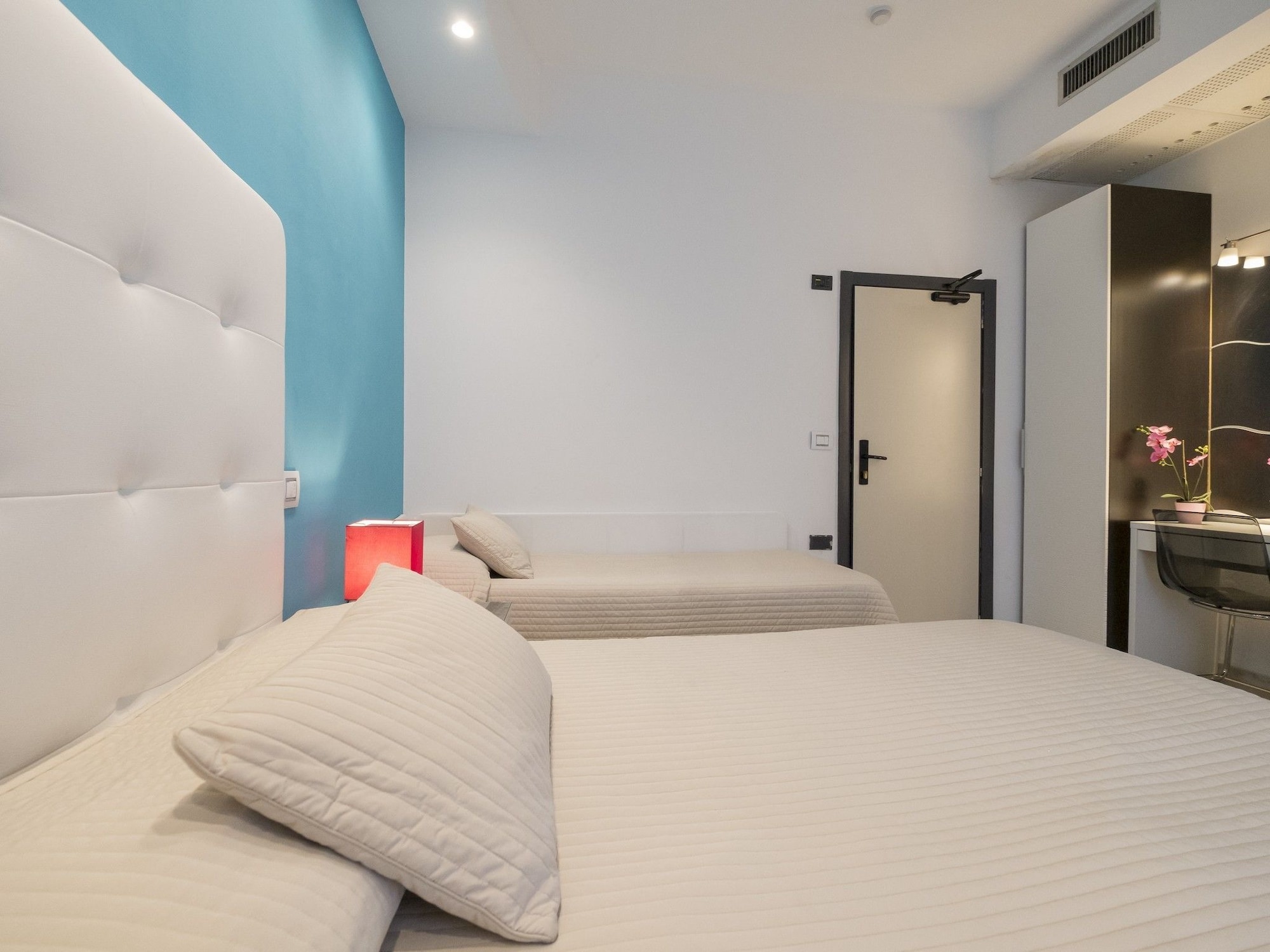 ROOM, TRIPLE