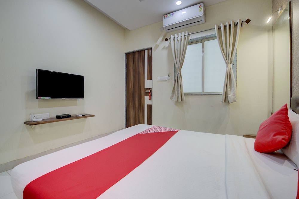 Oyo 11693 Hotel Sunshine 8/16
