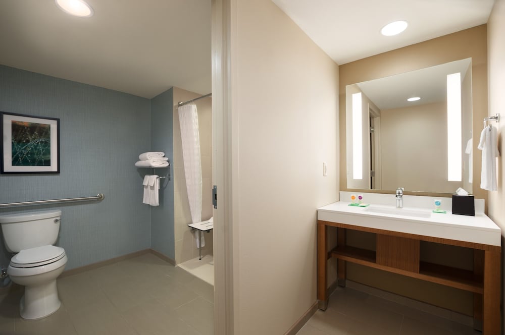 Hyatt Place Houston / The Woodlands 63/64