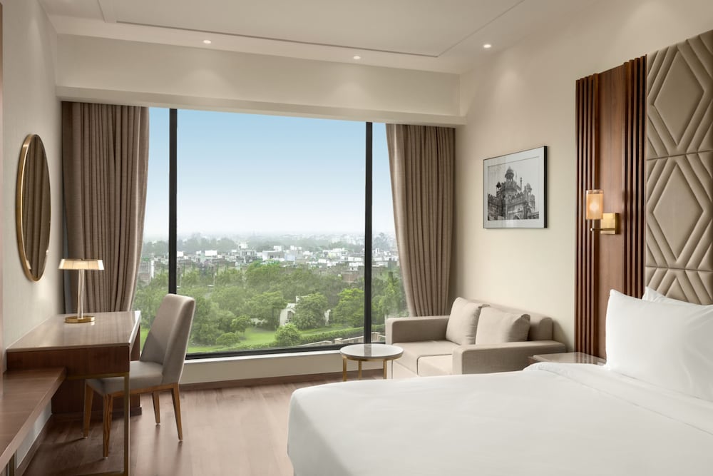 Radisson Hotel Delhi MG Road 9/33