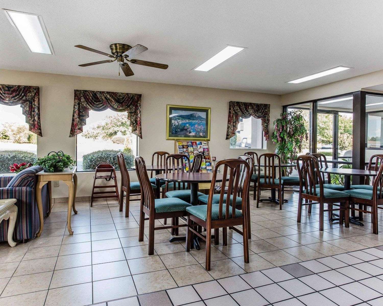 Quality Inn & Suites Stockbridge Atlanta South I-75 26/33