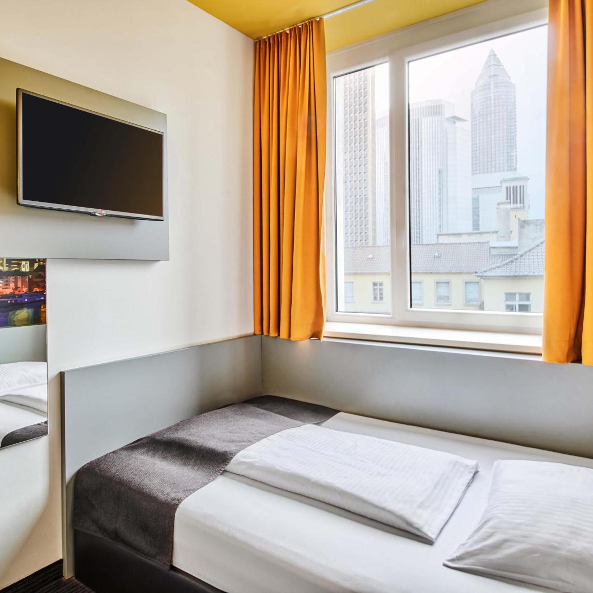 ROOM, SINGLE