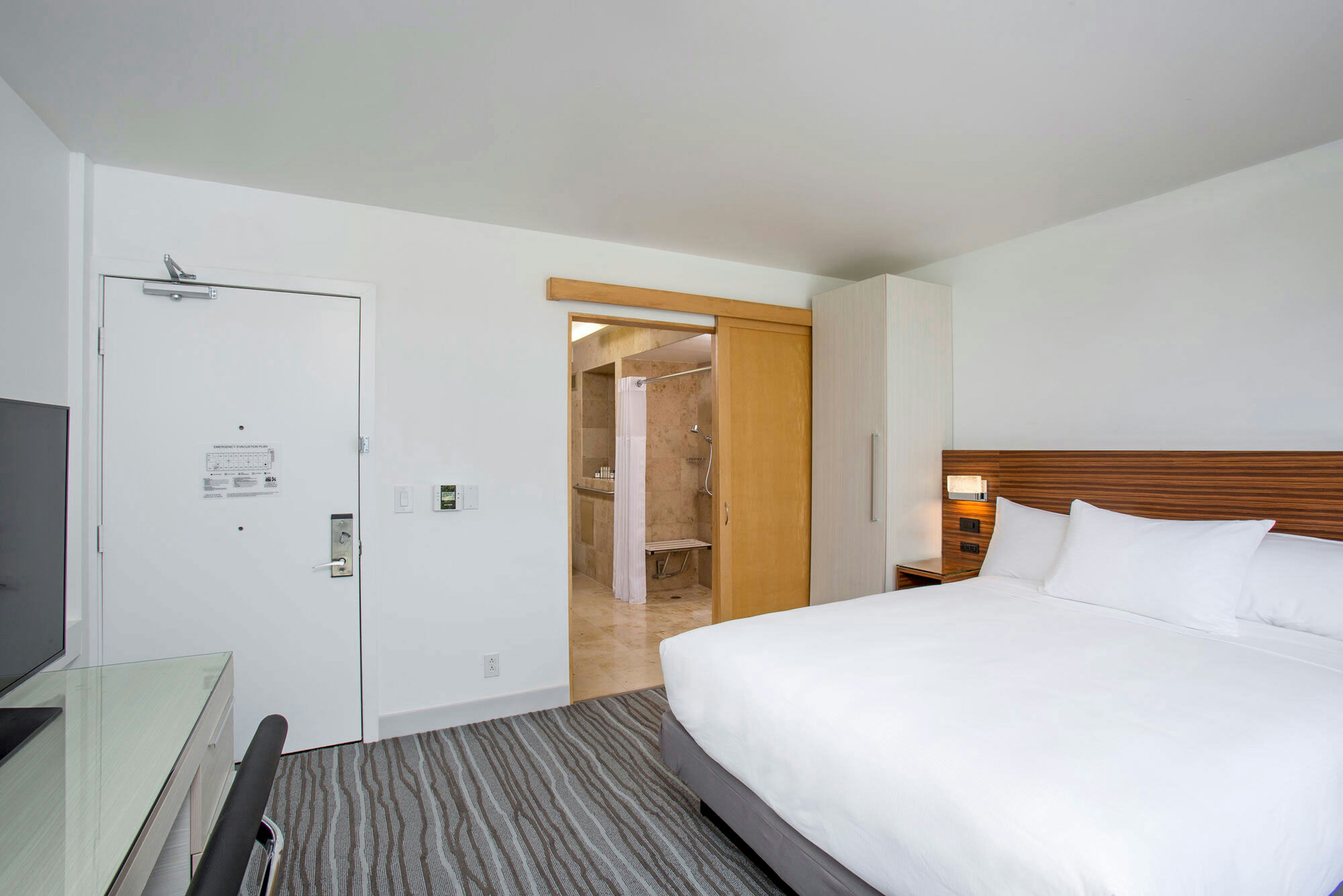 ROOM, KING BED