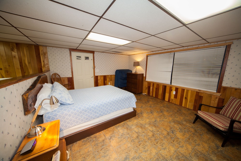 Log Cabin Lodge Suites 24/68