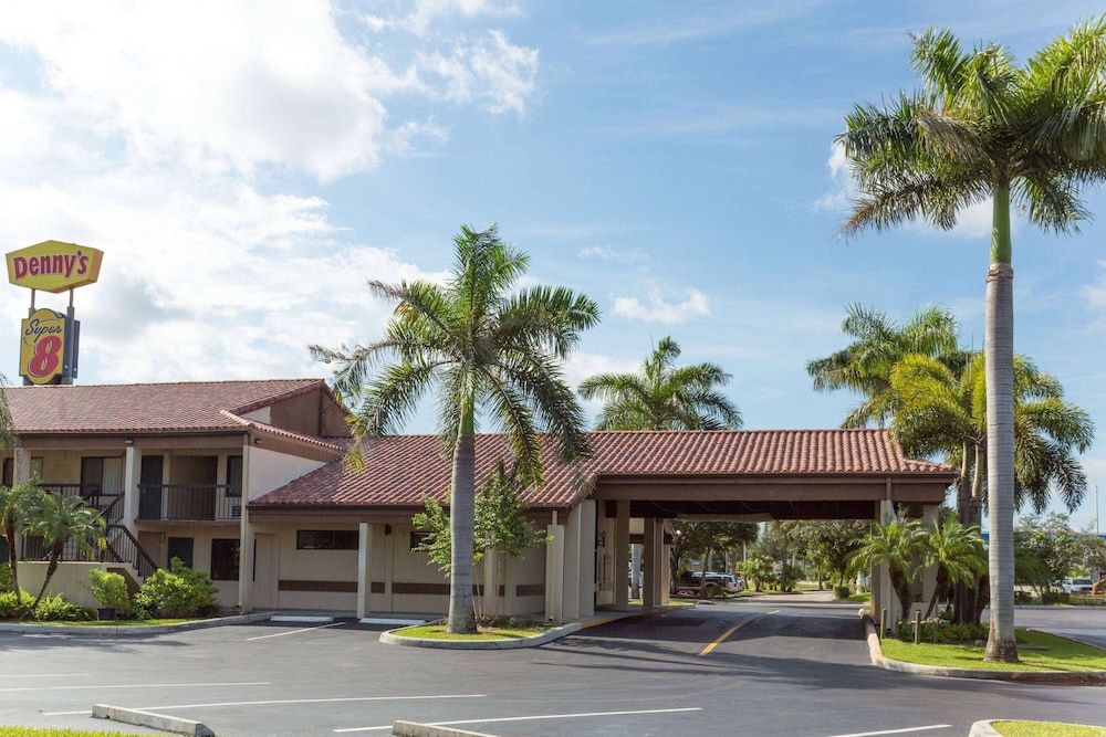 Super 8 By Wyndham Riviera Beach West Palm Beach 2/20